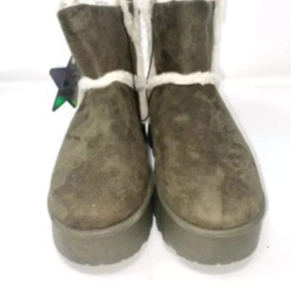 Love83 LM-11937-OL Platform Short Ankle Booties Faux Fur Olive Green Size 8